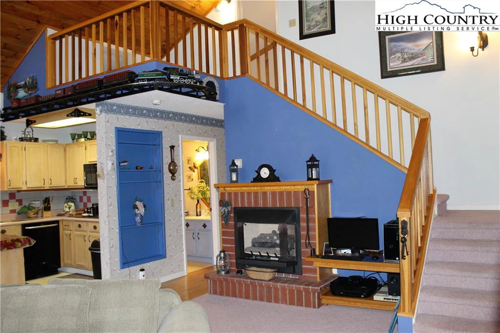 Image number 22 for the current listing