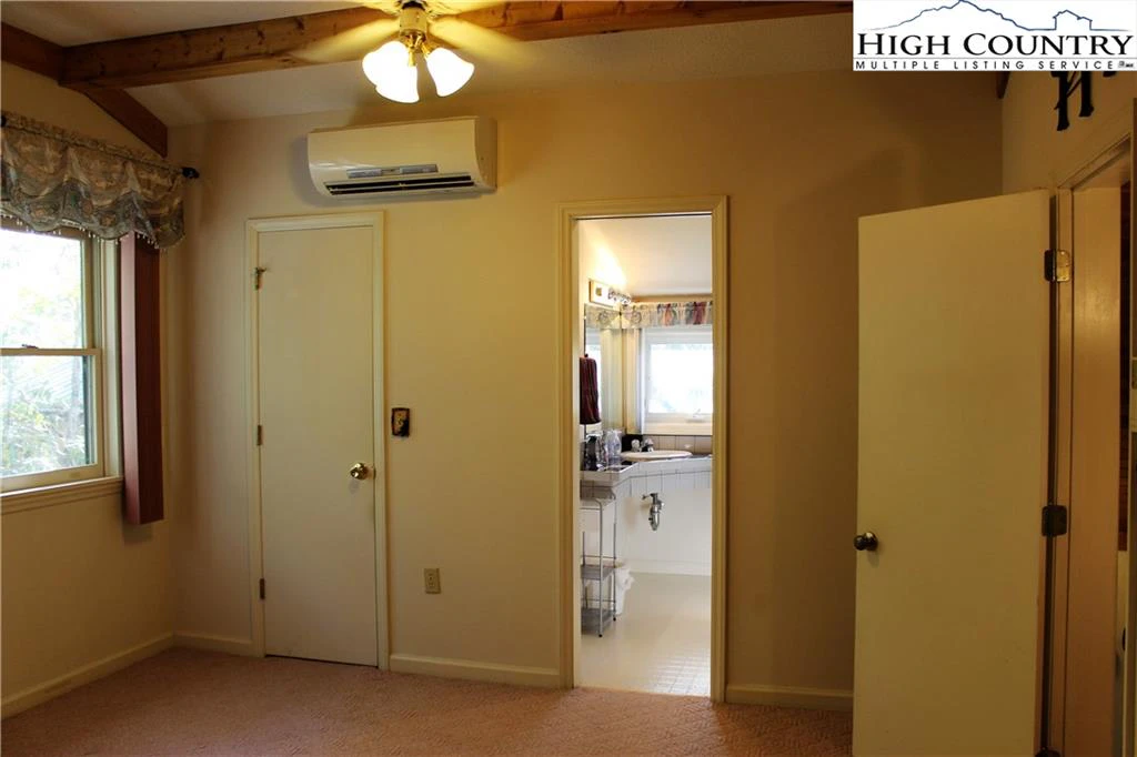Image number 4 for the current listing