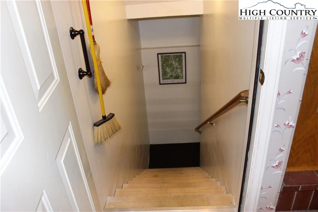 Image number 7 for the current listing