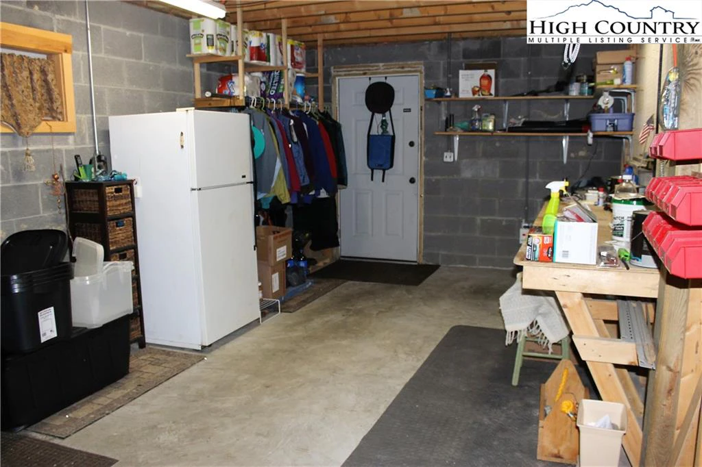 Image number 9 for the current listing