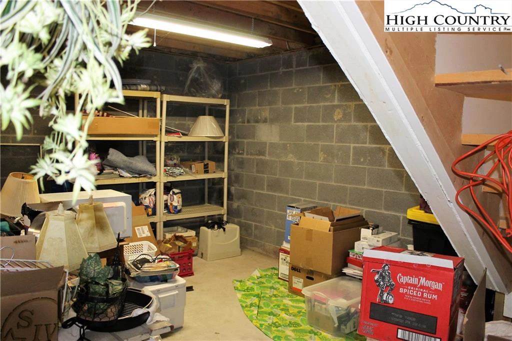Image number 13 for the current listing