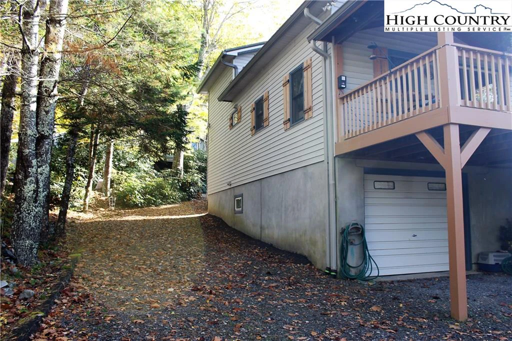 Image number 18 for the current listing