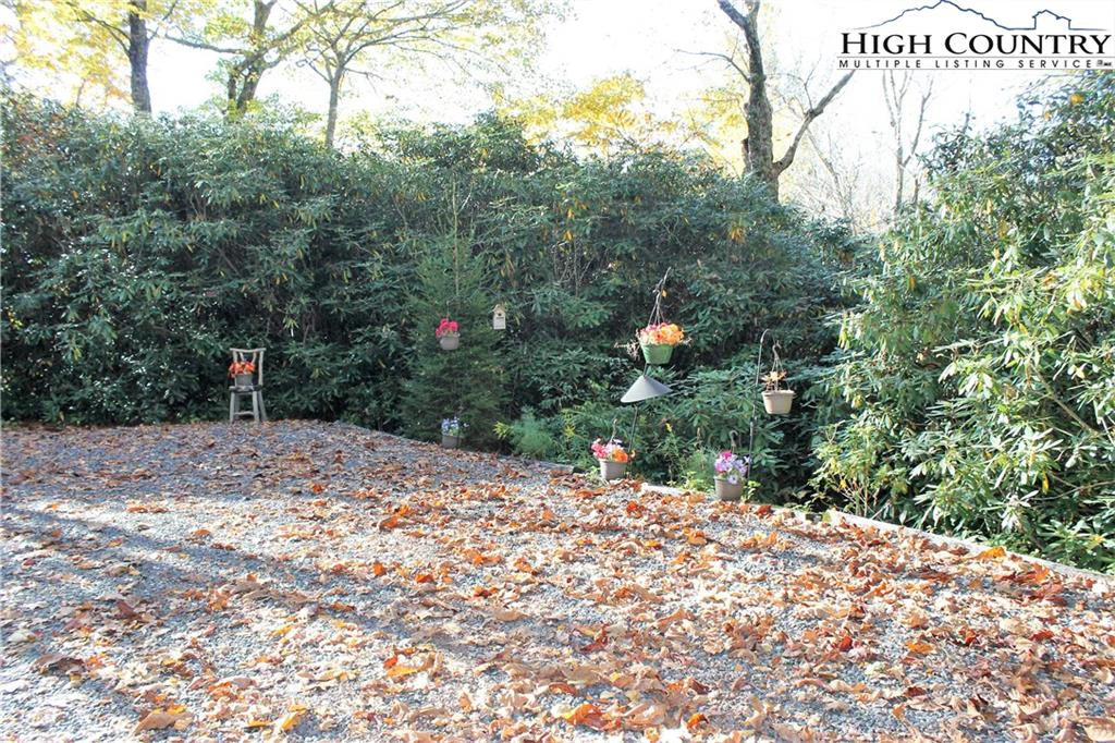 Image number 19 for the current listing