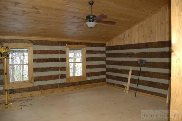 Image number 9 for the current listing