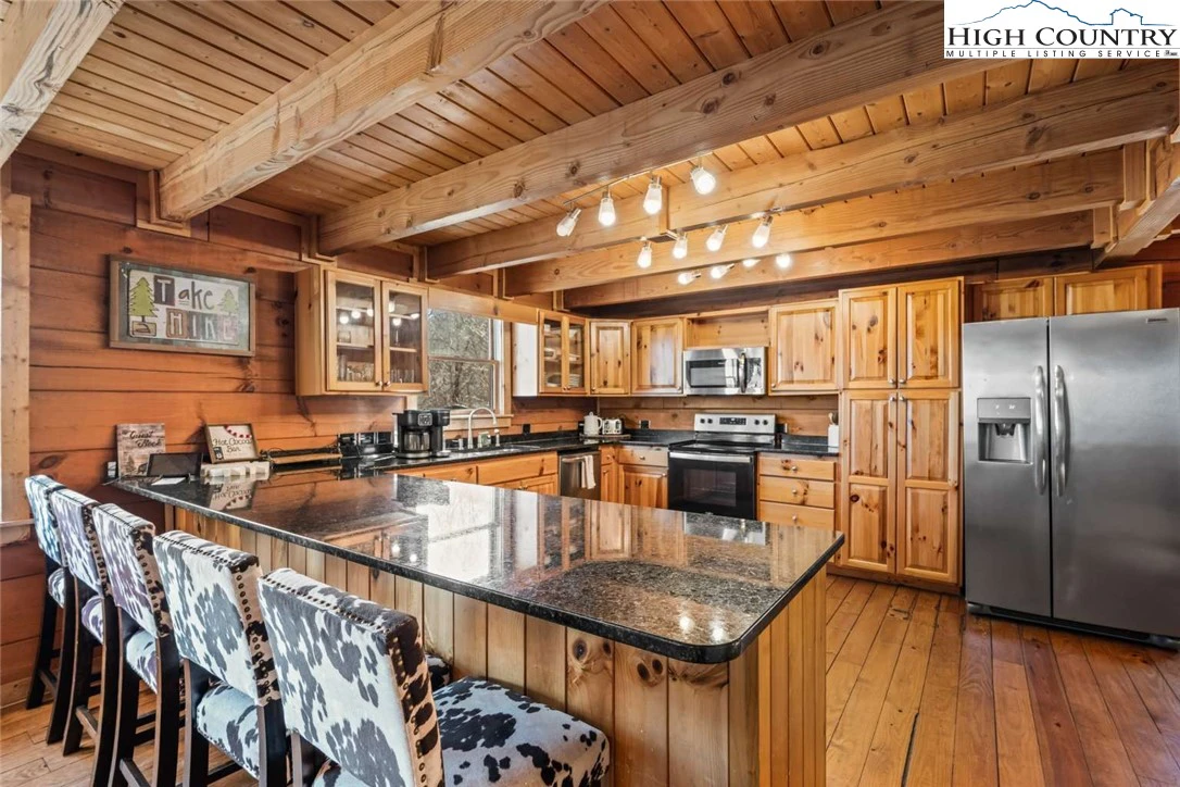 Image number 19 for the current listing