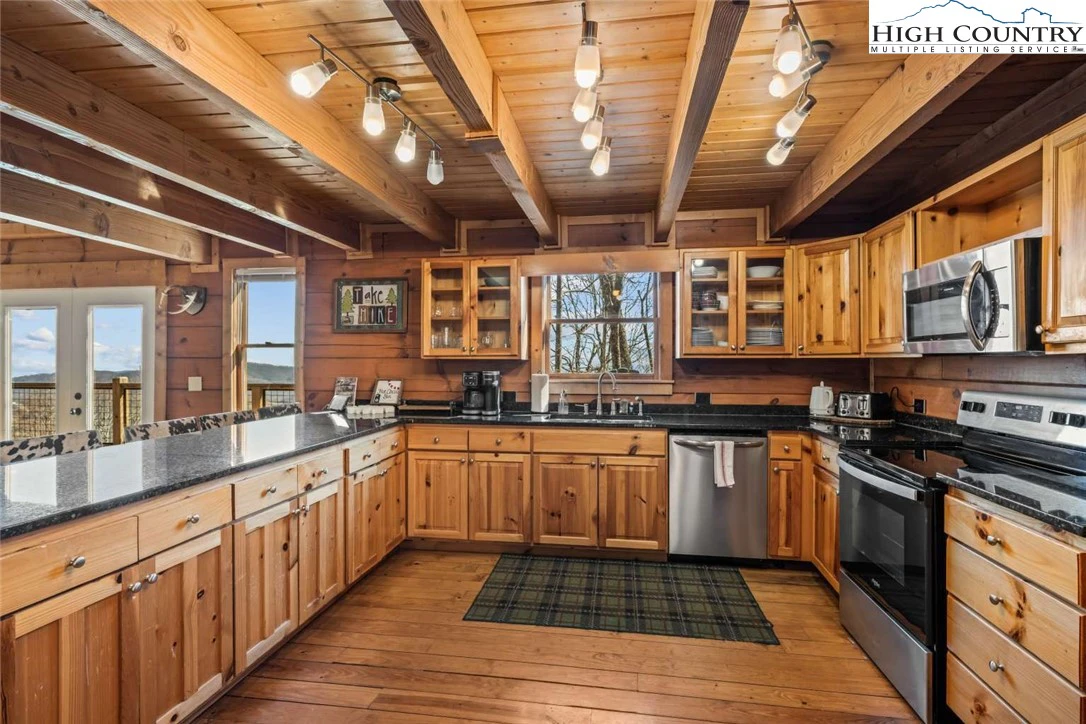 Image number 18 for the current listing