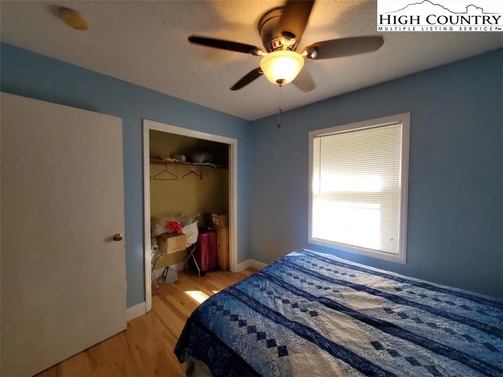 Image number 14 for the current listing