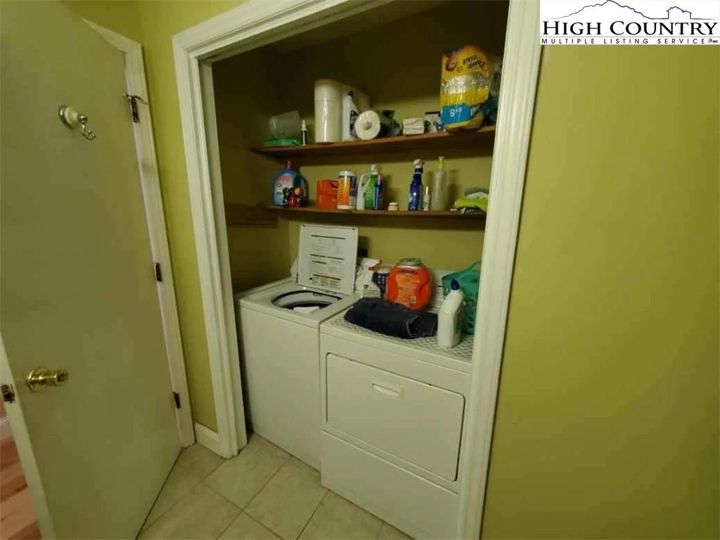 Image number 11 for the current listing