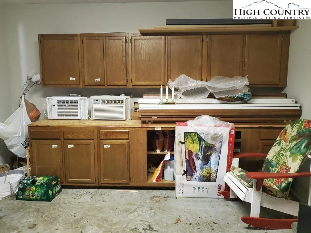 Image number 9 for the current listing