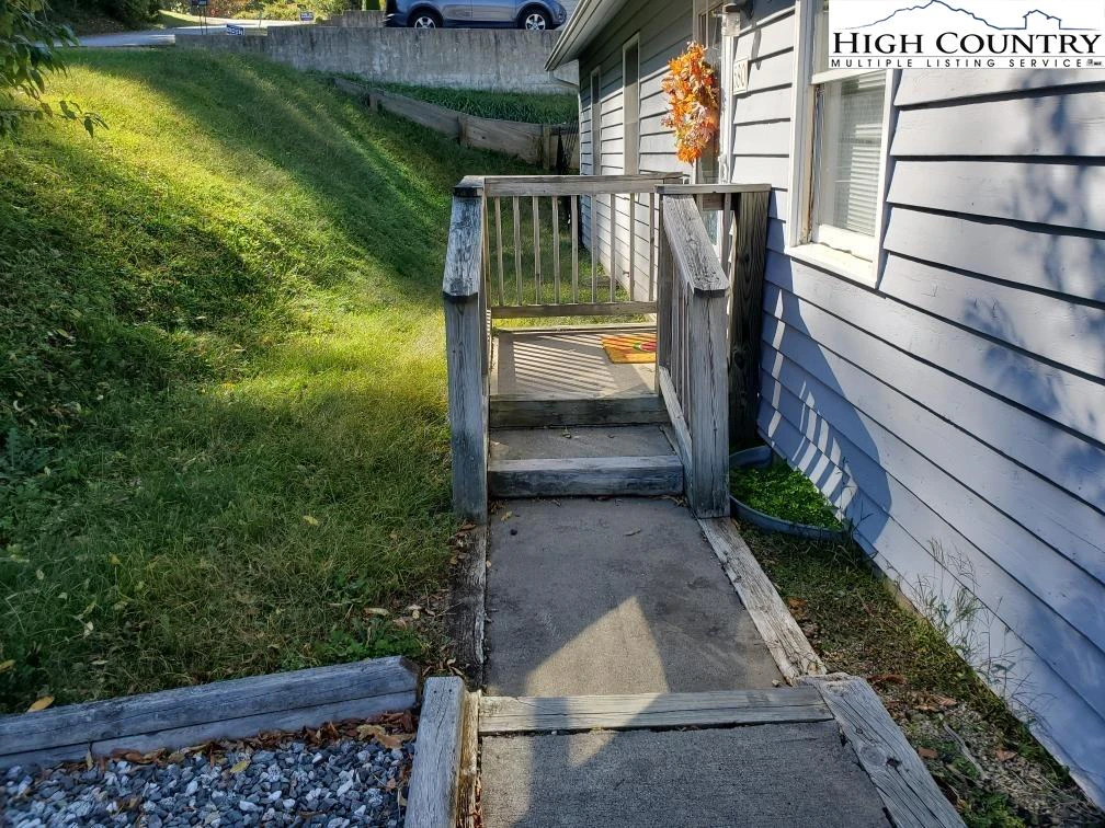Image number 6 for the current listing