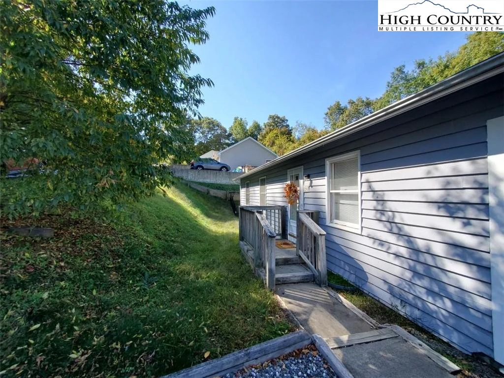 Image number 4 for the current listing