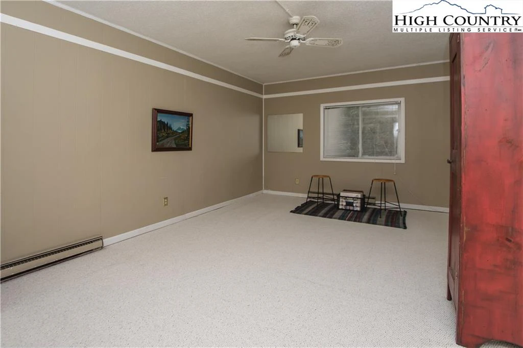 Image number 9 for the current listing