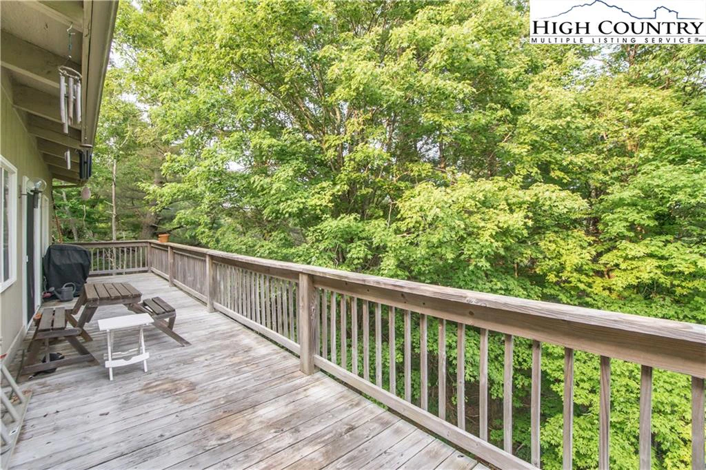 Image number 8 for the current listing
