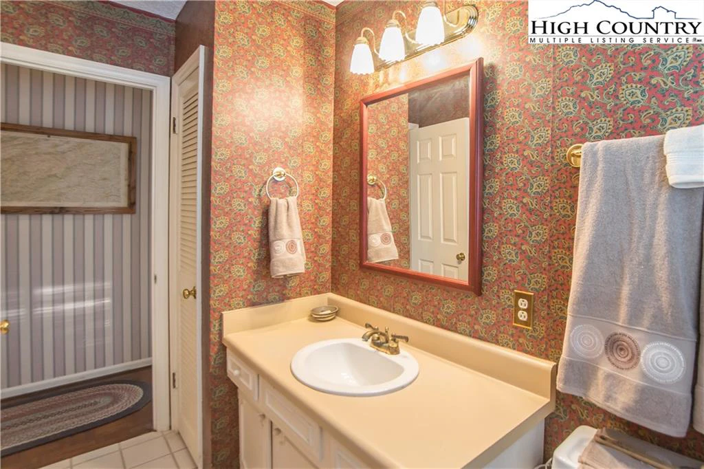 Image number 5 for the current listing