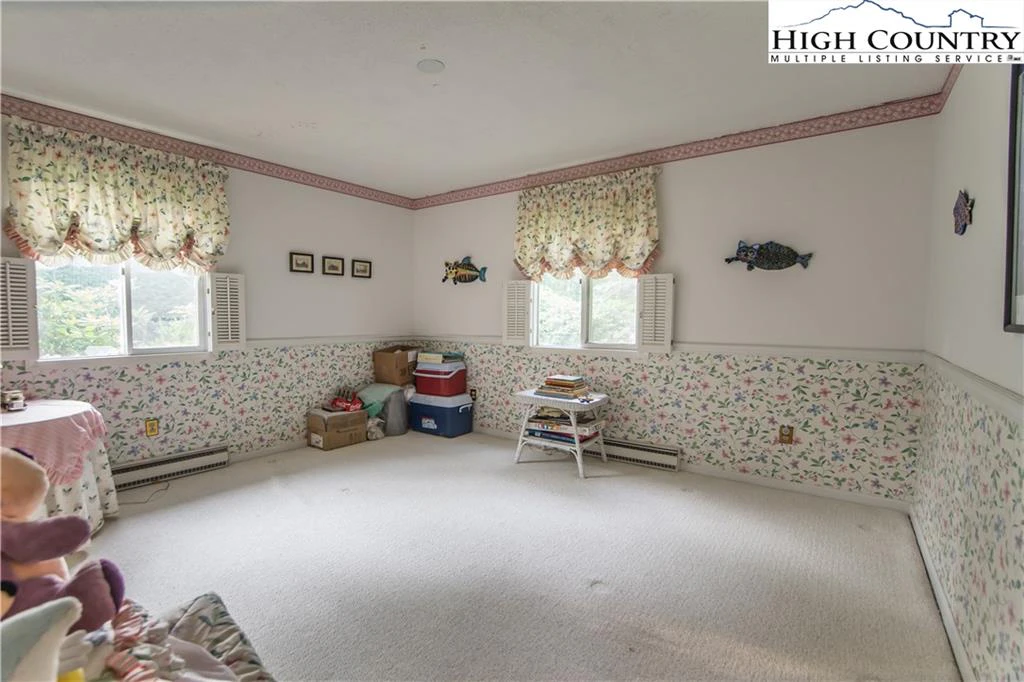 Image number 4 for the current listing