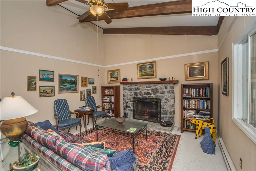 Image number 15 for the current listing