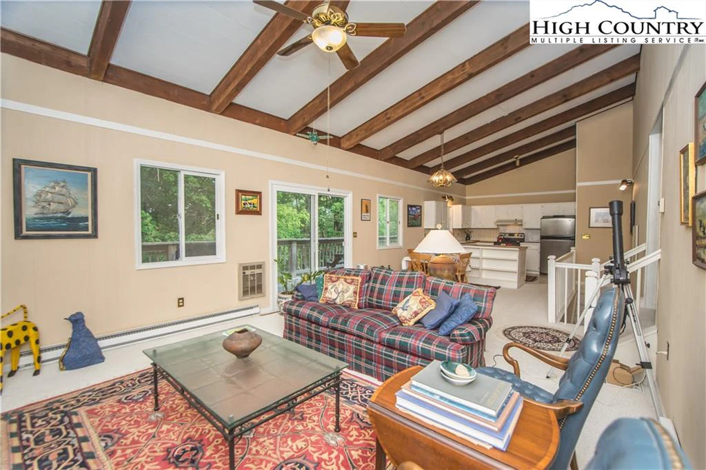 Image number 14 for the current listing