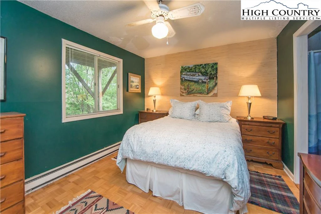 Image number 11 for the current listing