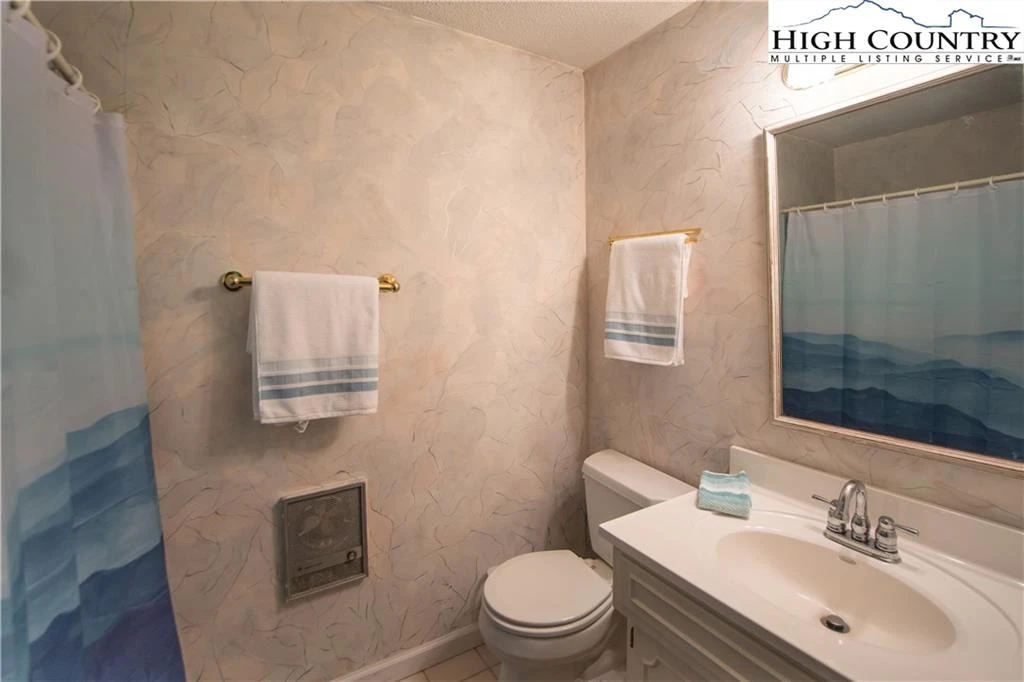 Image number 2 for the current listing