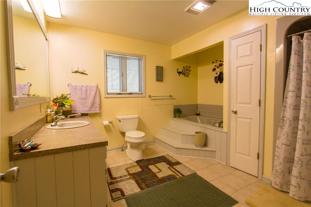 Image number 7 for the current listing