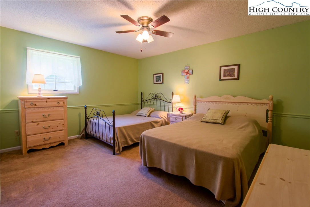 Image number 9 for the current listing