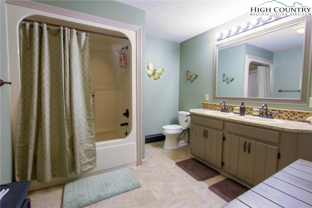 Image number 12 for the current listing