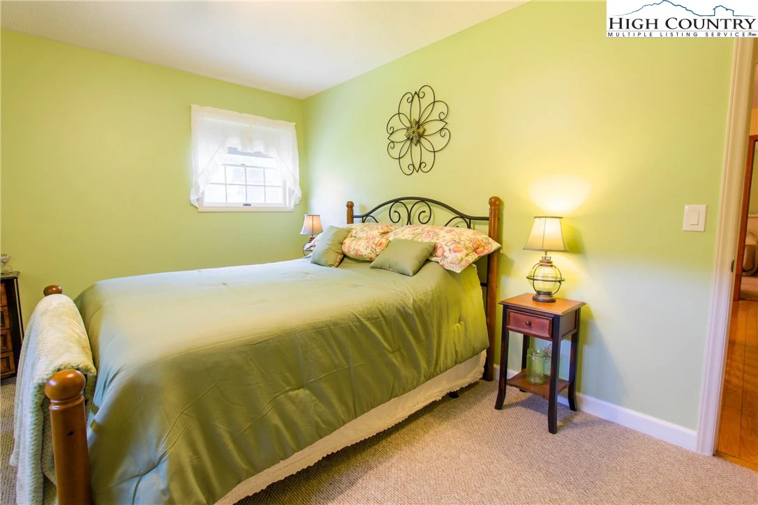 Image number 2 for the current listing