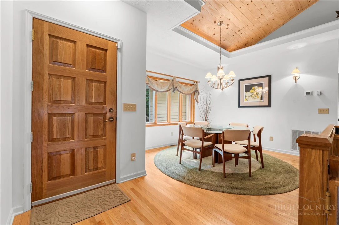 Image number 13 for the current listing