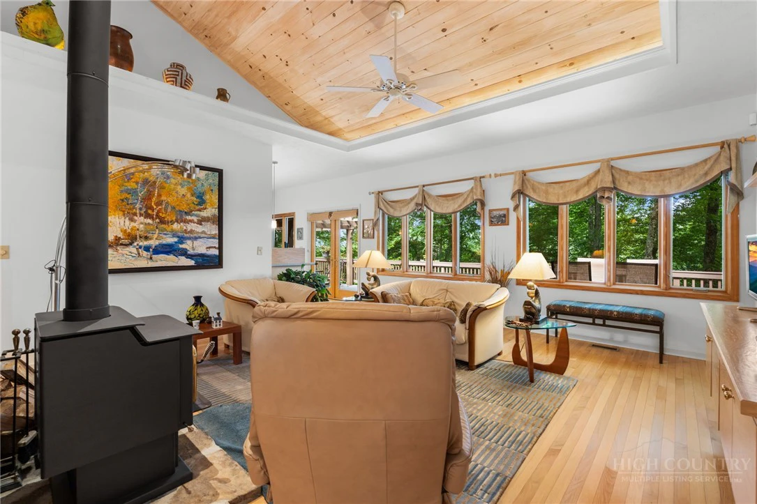 Image number 11 for the current listing