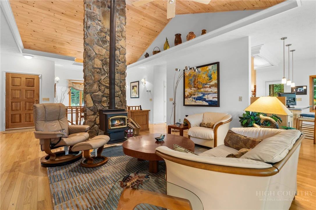Image number 12 for the current listing