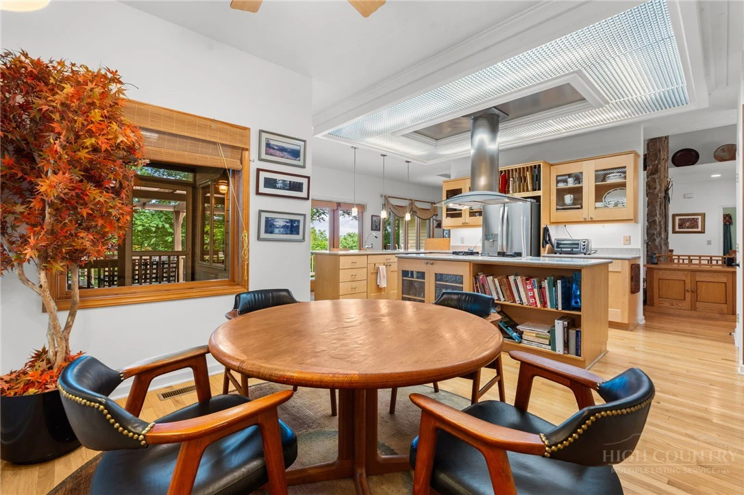 Image number 20 for the current listing