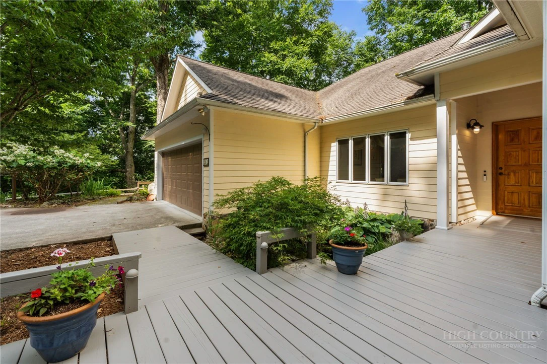 Image number 3 for the current listing