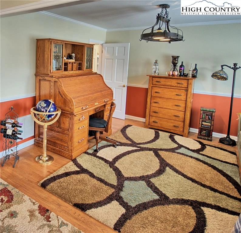 Image number 4 for the current listing