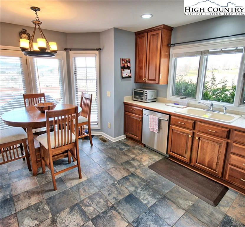 Image number 20 for the current listing