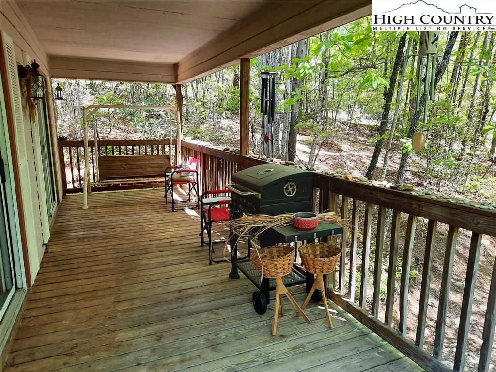 Image number 18 for the current listing