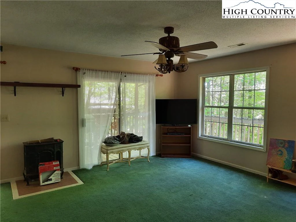 Image number 17 for the current listing