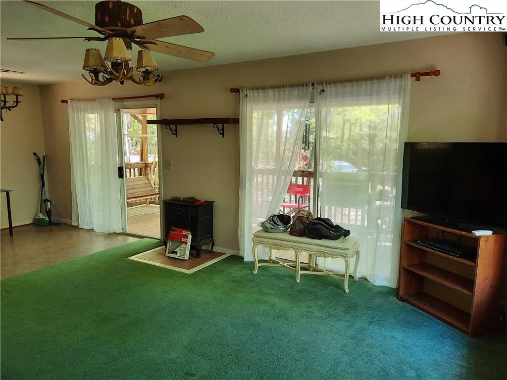 Image number 2 for the current listing