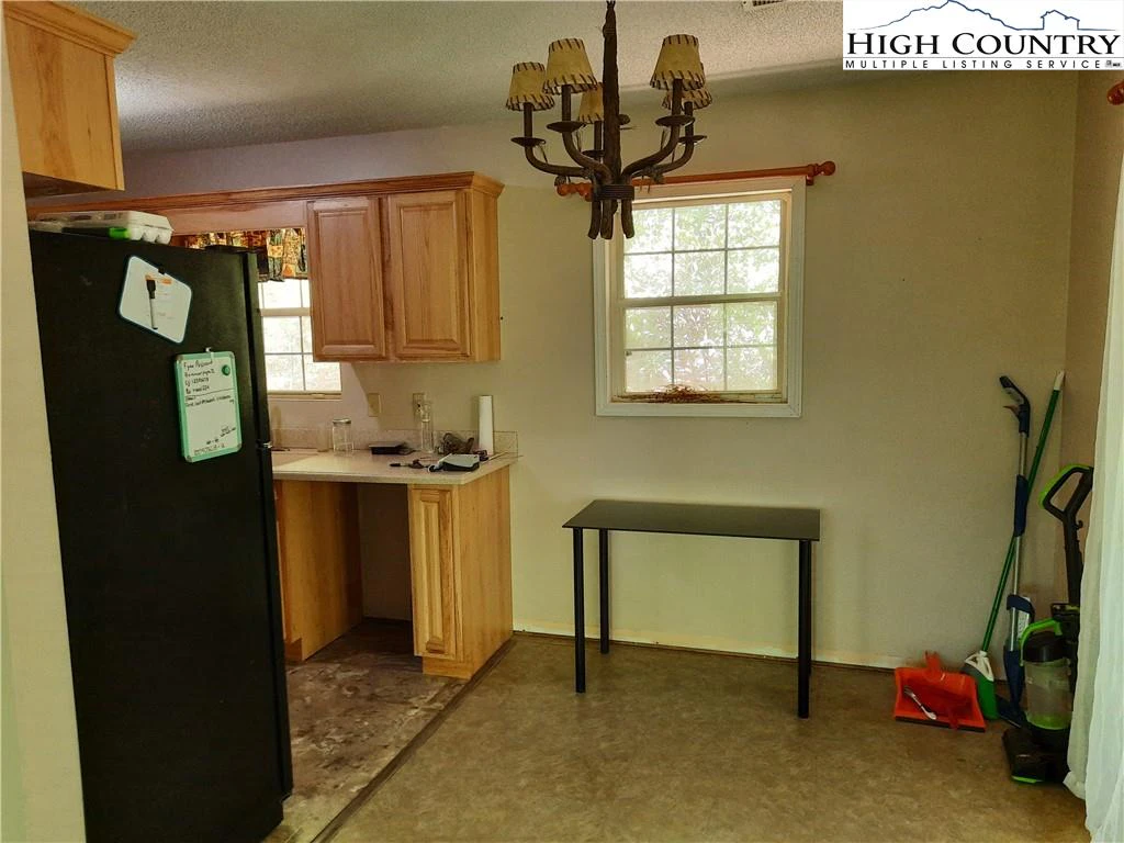 Image number 15 for the current listing