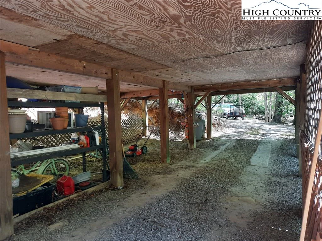 Image number 19 for the current listing