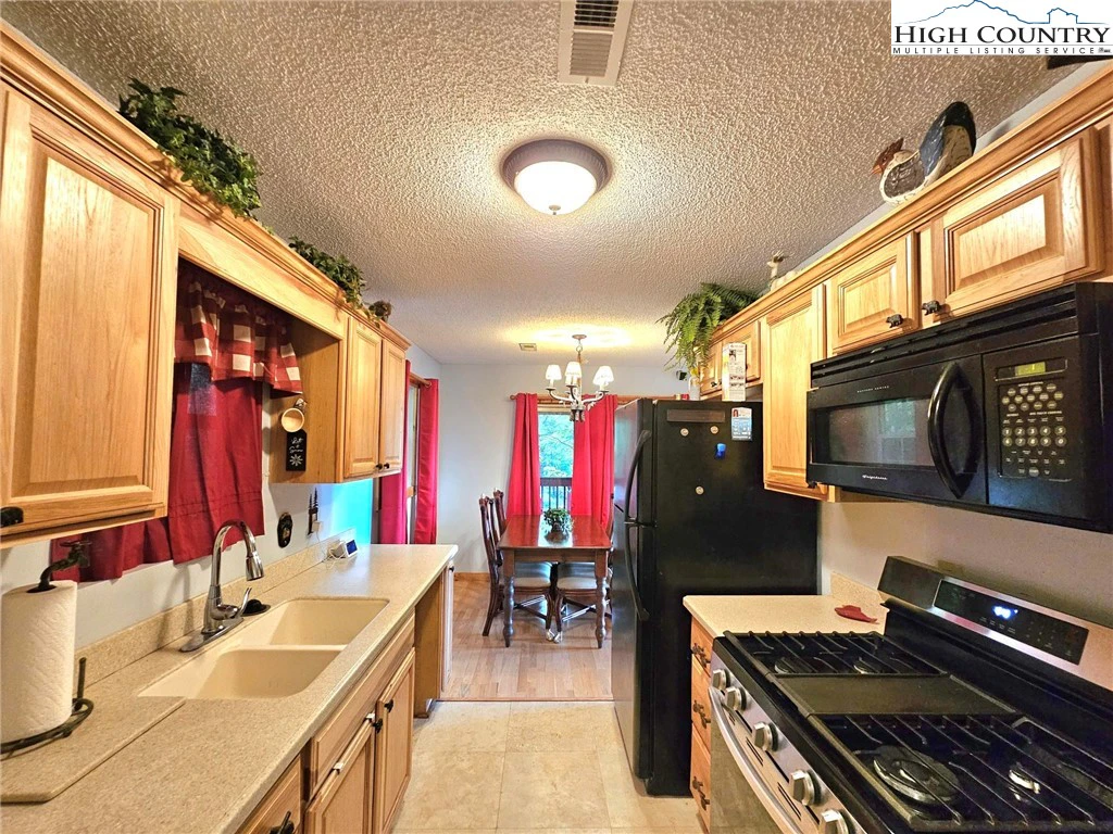 Image number 7 for the current listing
