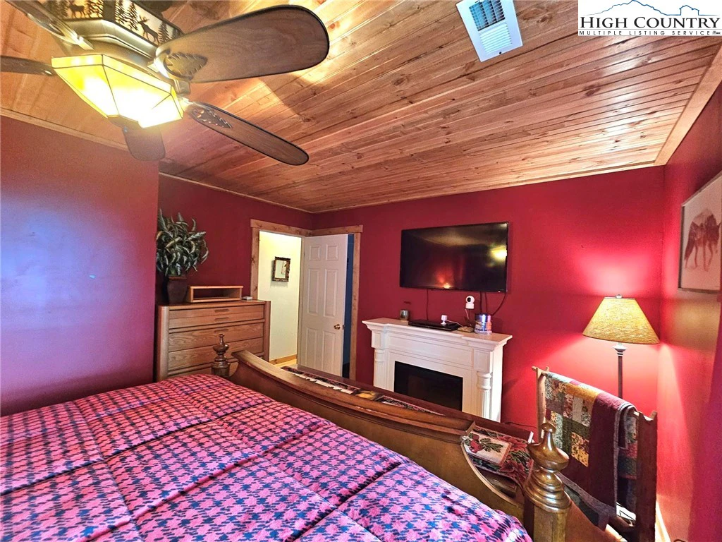 Image number 9 for the current listing