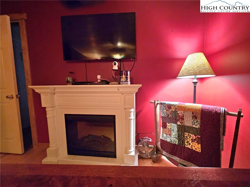 Image number 10 for the current listing