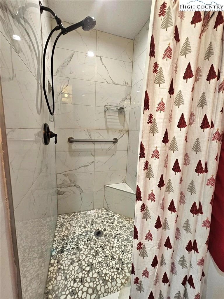 Image number 2 for the current listing