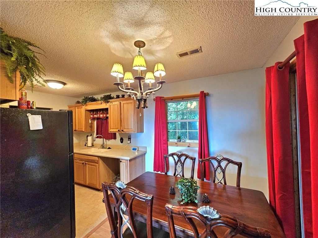Image number 13 for the current listing