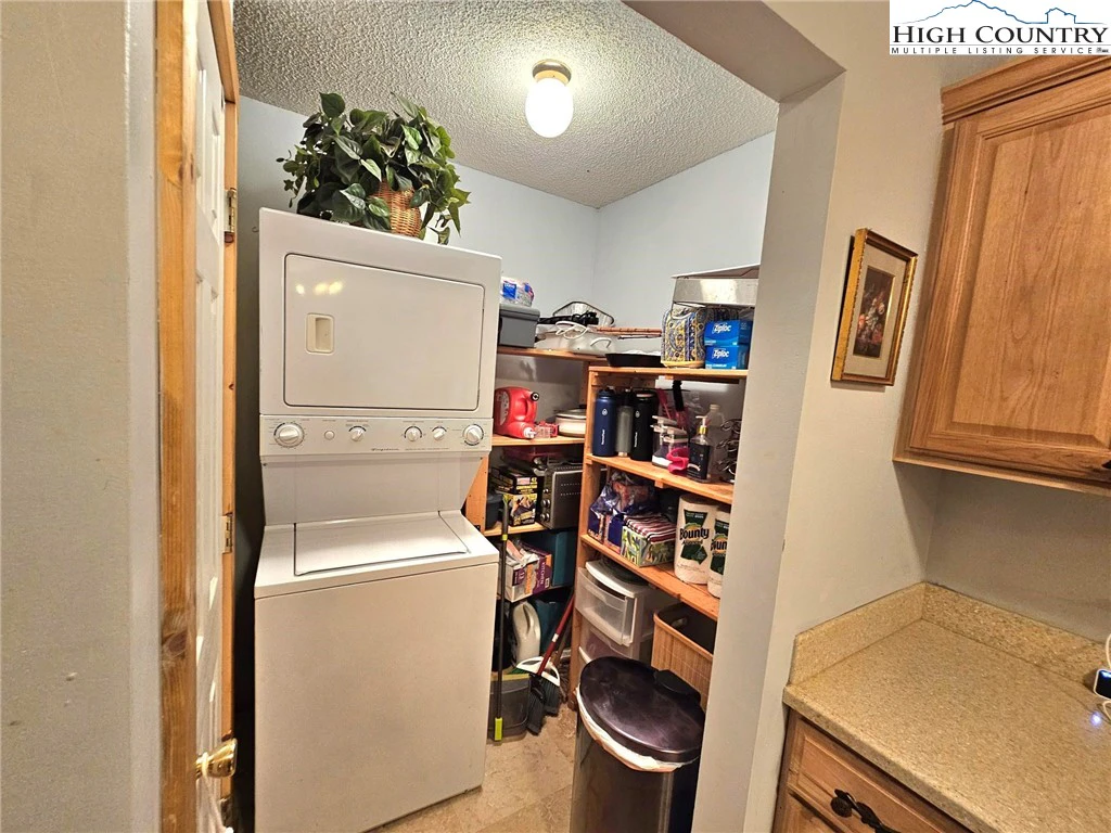 Image number 4 for the current listing