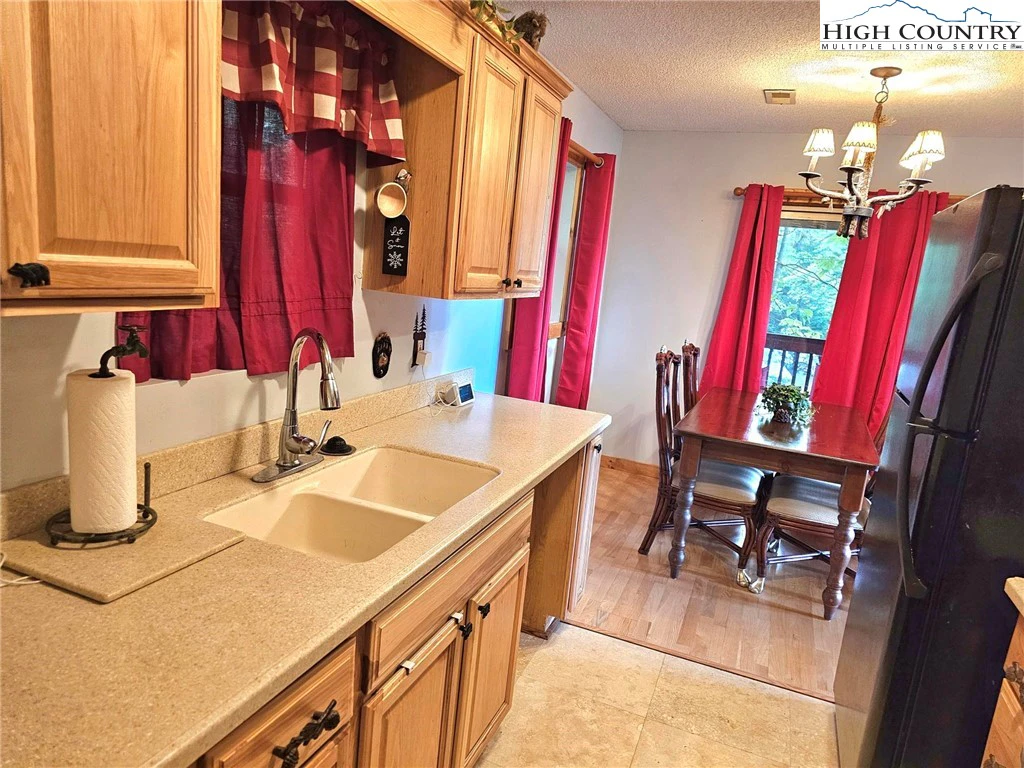 Image number 5 for the current listing