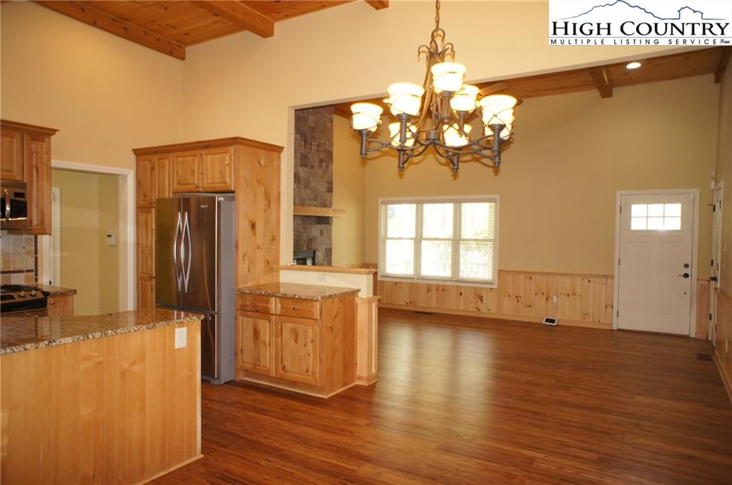 Image number 14 for the current listing