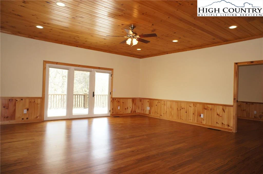 Image number 5 for the current listing