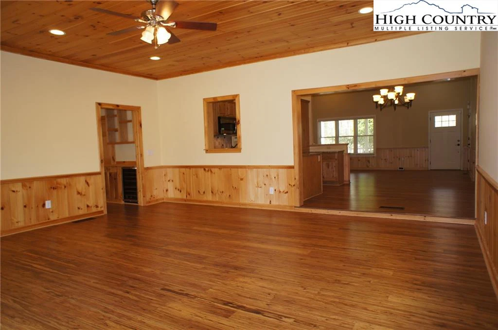 Image number 6 for the current listing