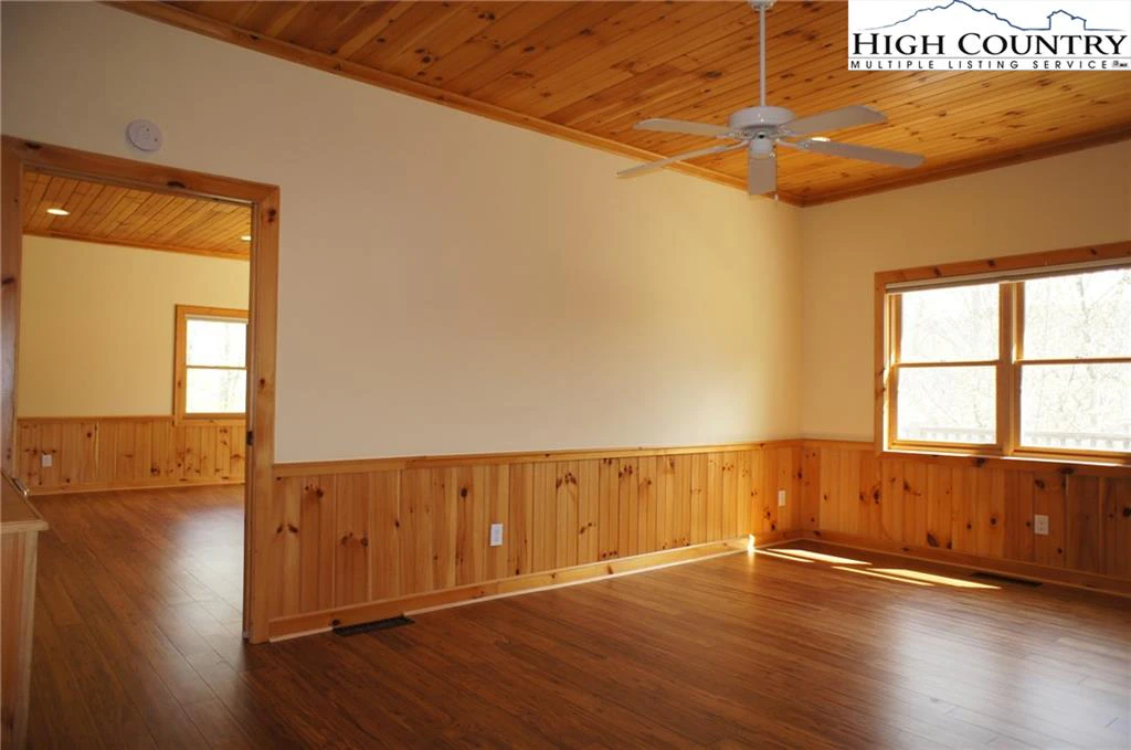Image number 8 for the current listing